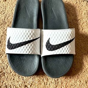 Nike Slides black/white size 8